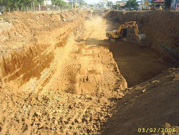 Excavación del paso a desnivel Roberto Terán